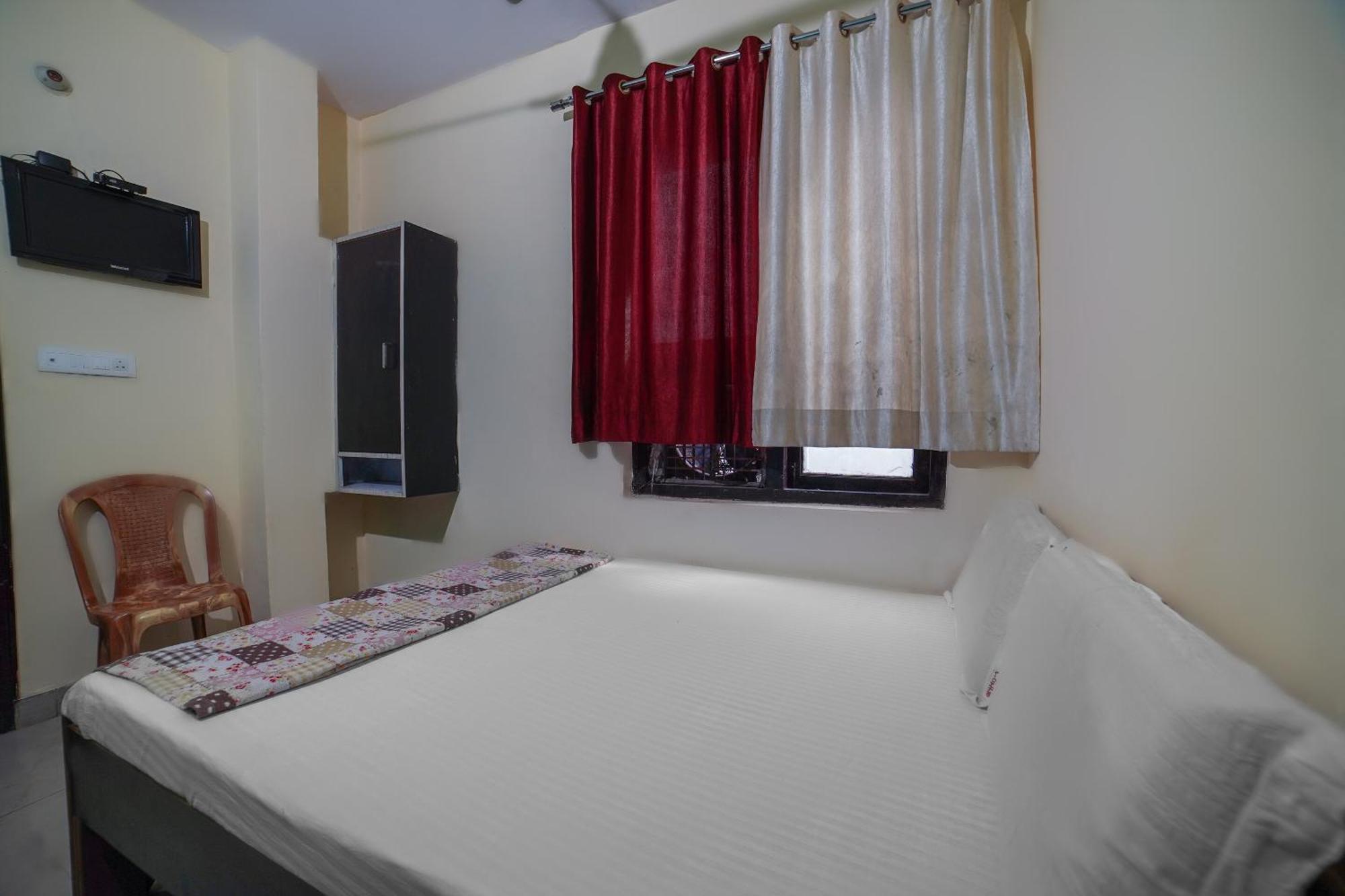 Spot On Komfort Guest House Rudrapur Esterno foto