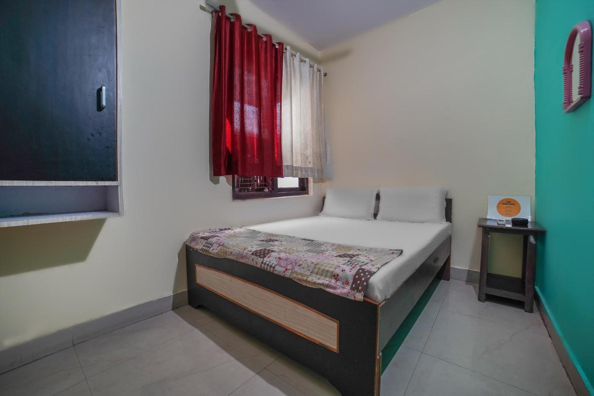Spot On Komfort Guest House Rudrapur Esterno foto