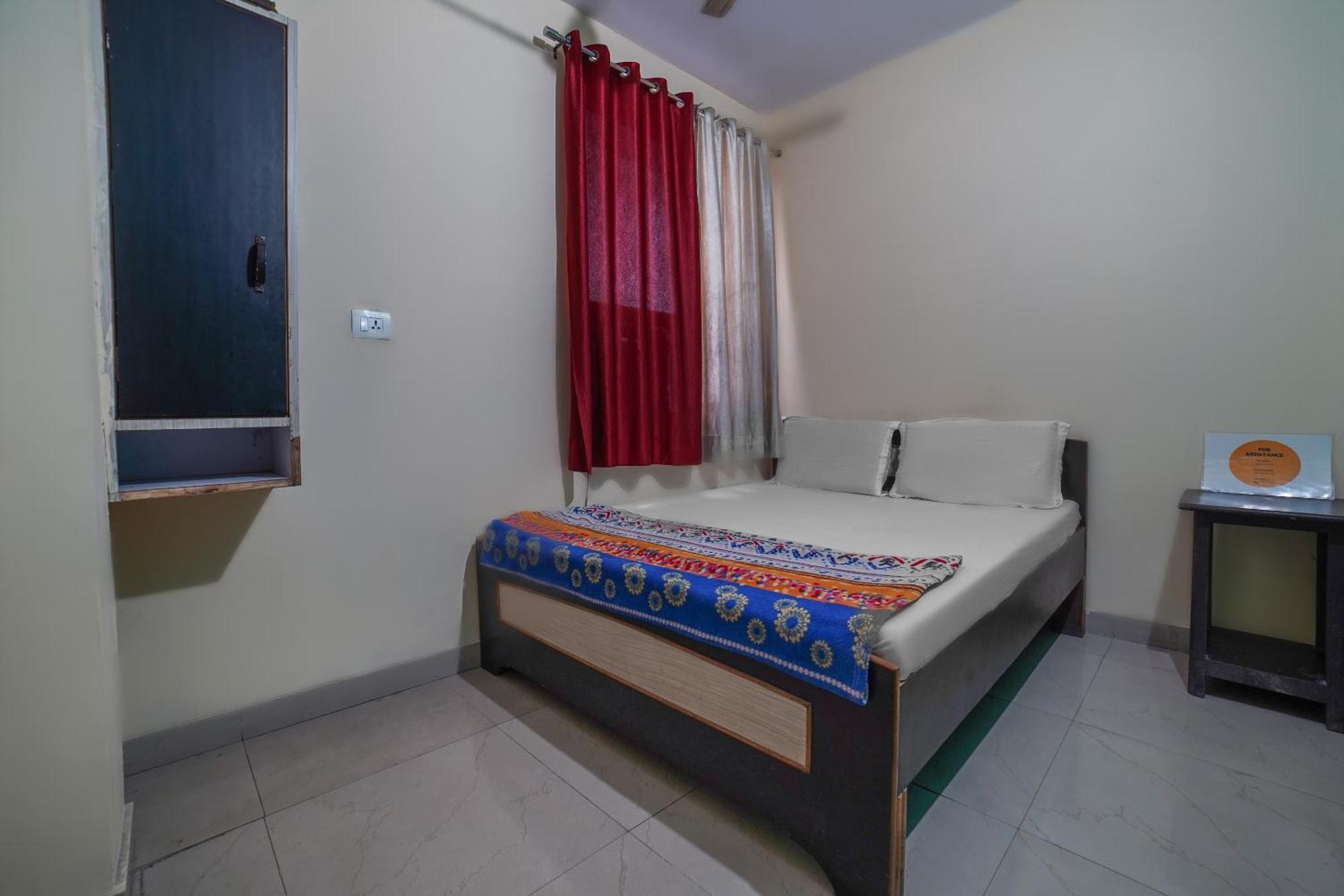 Spot On Komfort Guest House Rudrapur Esterno foto