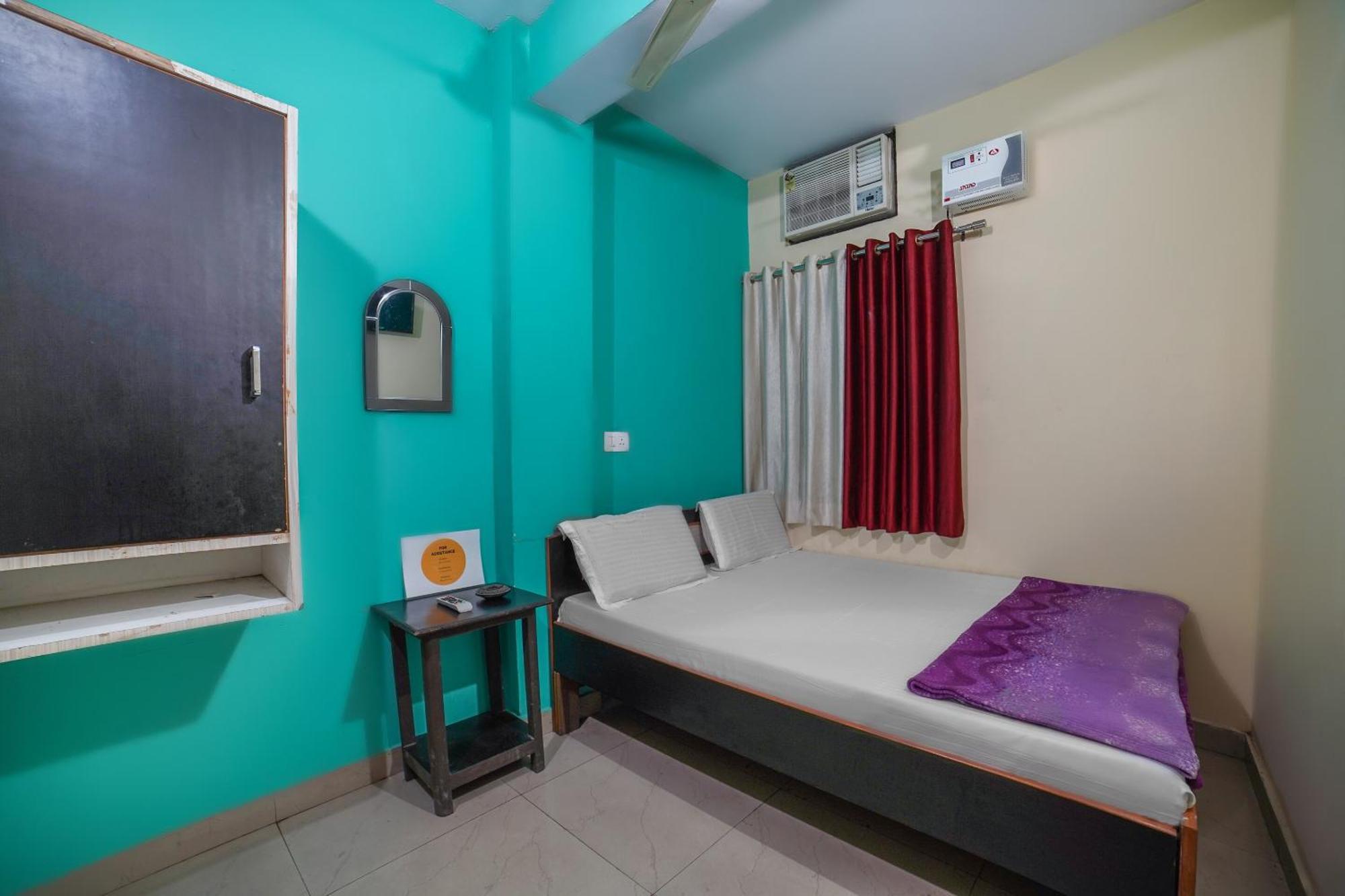 Spot On Komfort Guest House Rudrapur Esterno foto