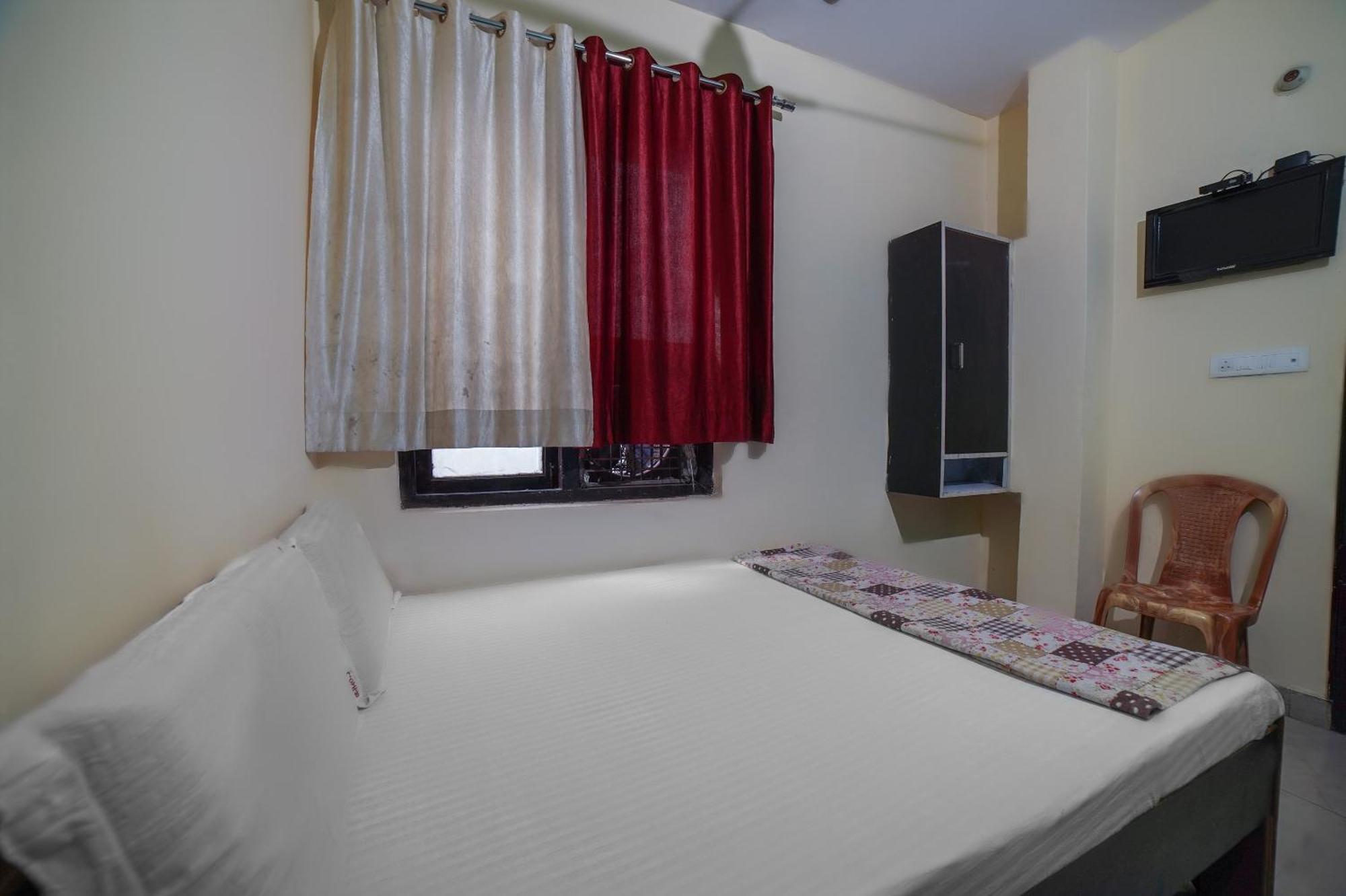Spot On Komfort Guest House Rudrapur Esterno foto