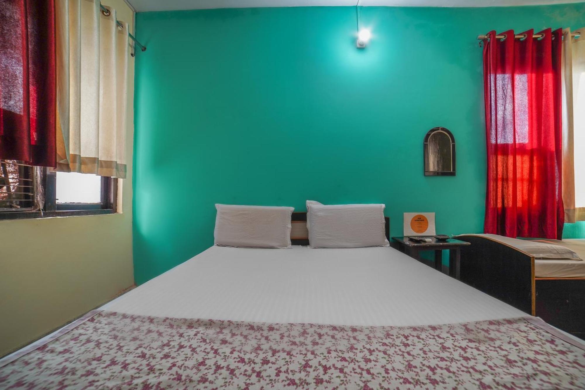 Spot On Komfort Guest House Rudrapur Esterno foto