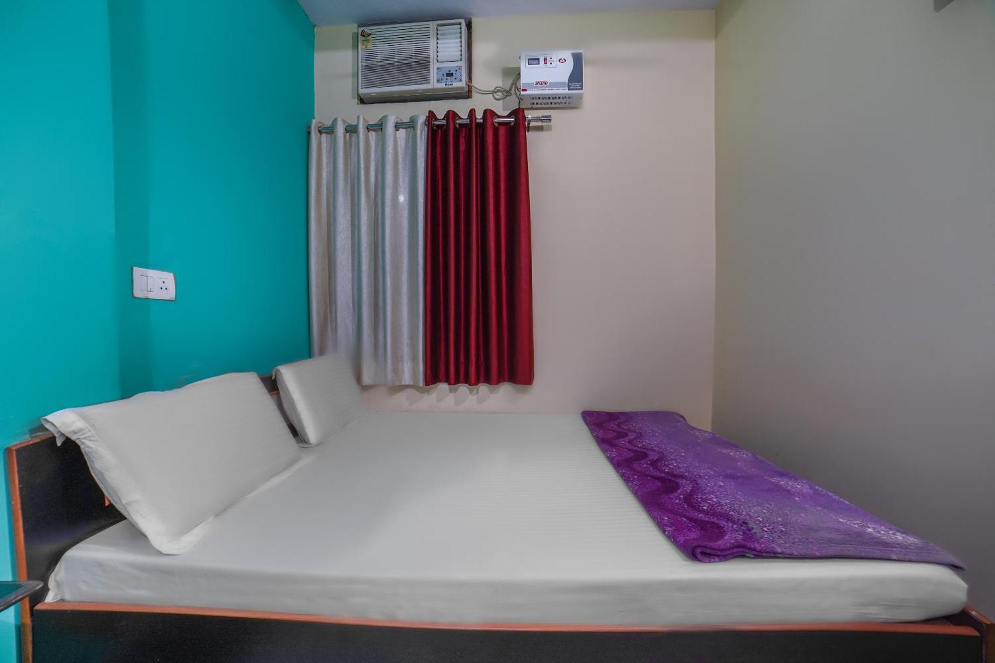 Spot On Komfort Guest House Rudrapur Esterno foto