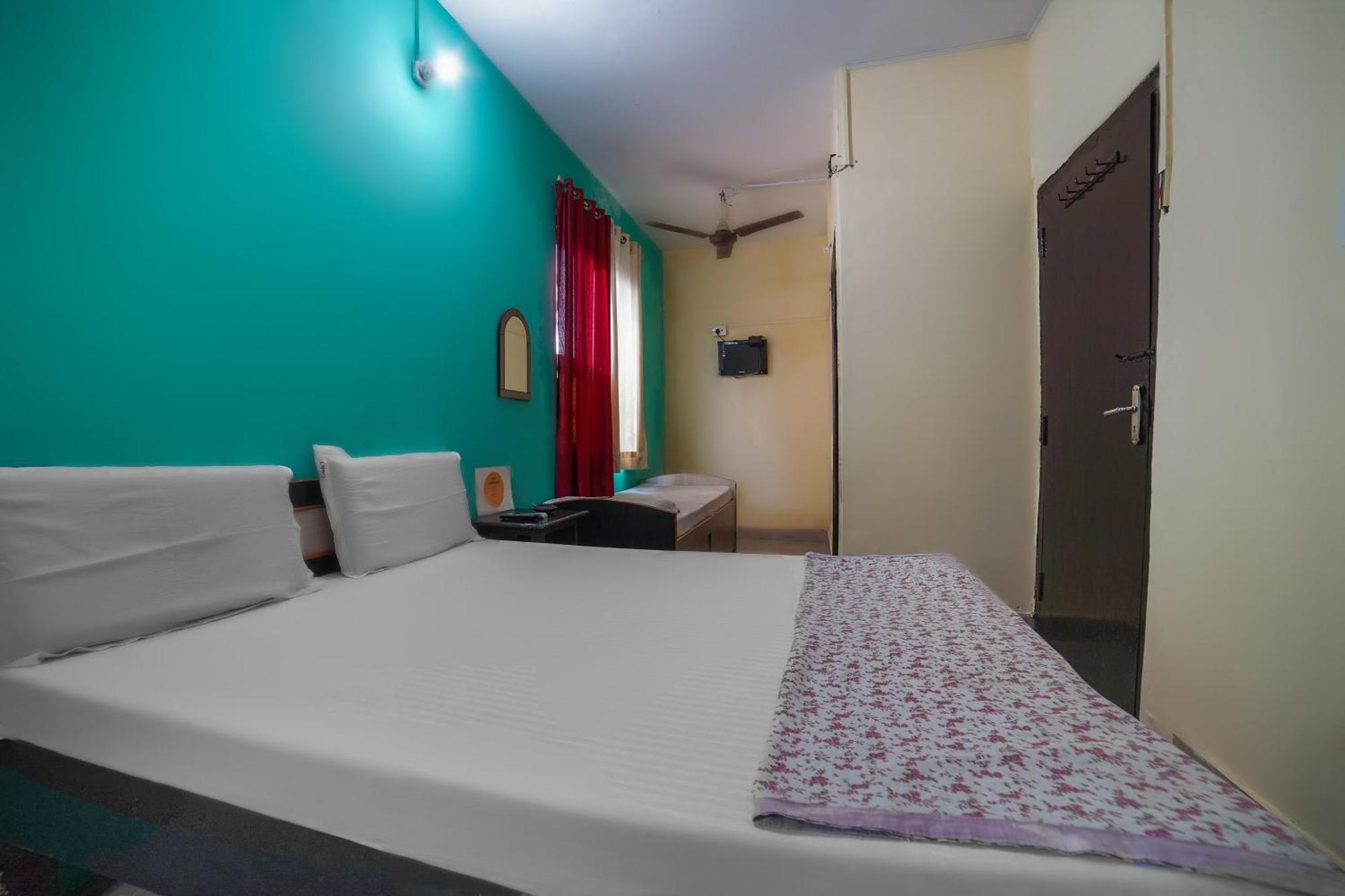 Spot On Komfort Guest House Rudrapur Esterno foto